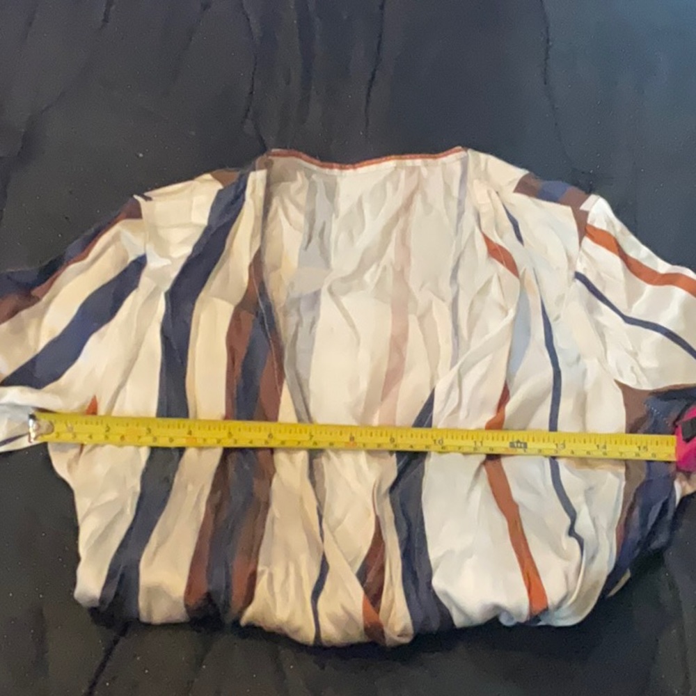 “ITALIAN” VINTAGE  Designer Wrap Blouse fab sleeves. - Picture 13 of 14